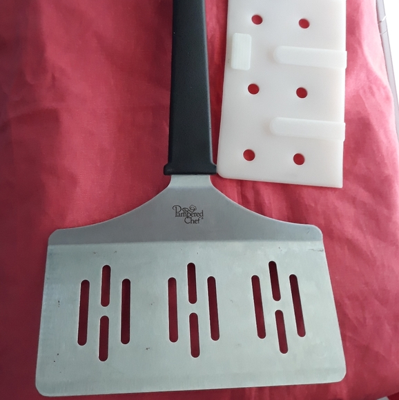 Other - Pampers chef large 8 wide